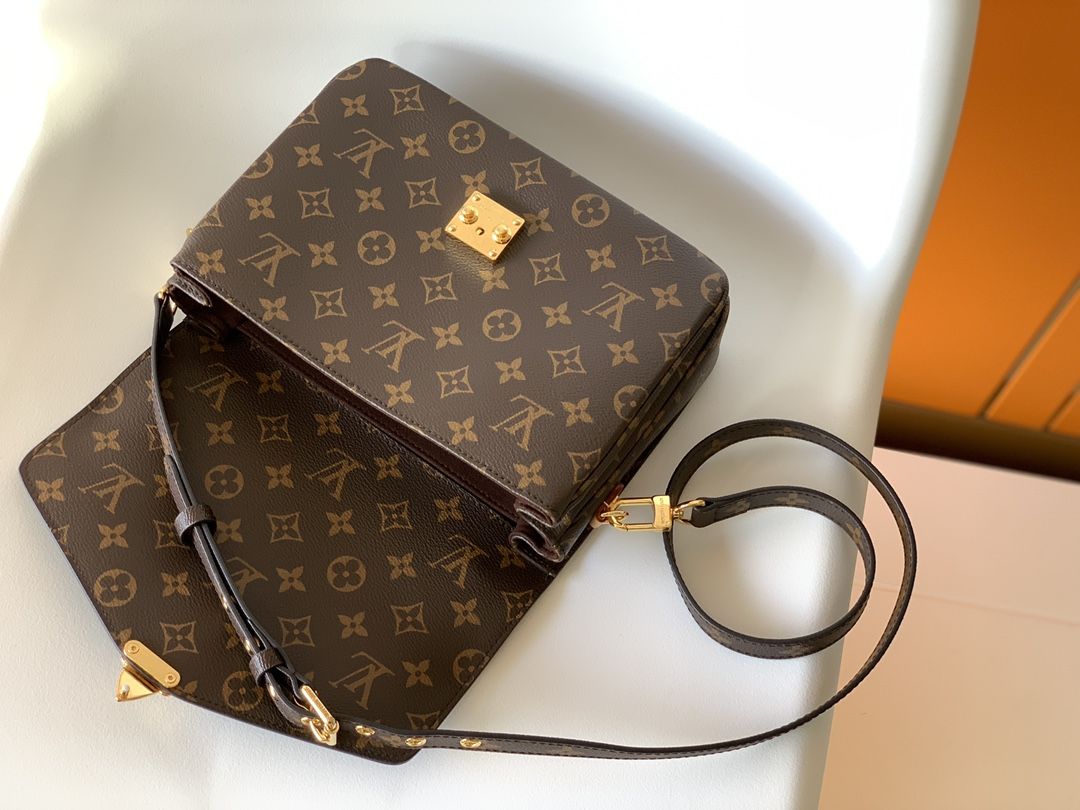 Louis Vuitton Pochette Métis Monogram Canvas Women's Handbags M44875