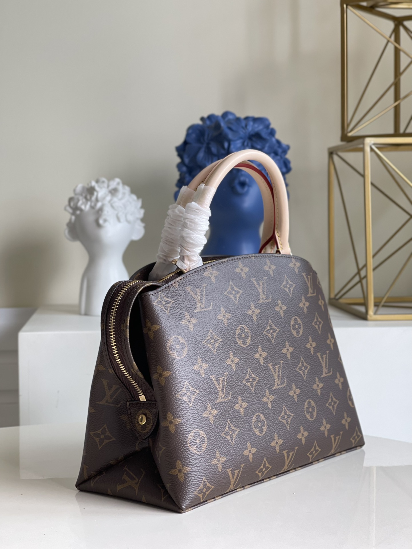 Louis Vuitton Petit Palais Monogram Canvas Women's Handbags M45900