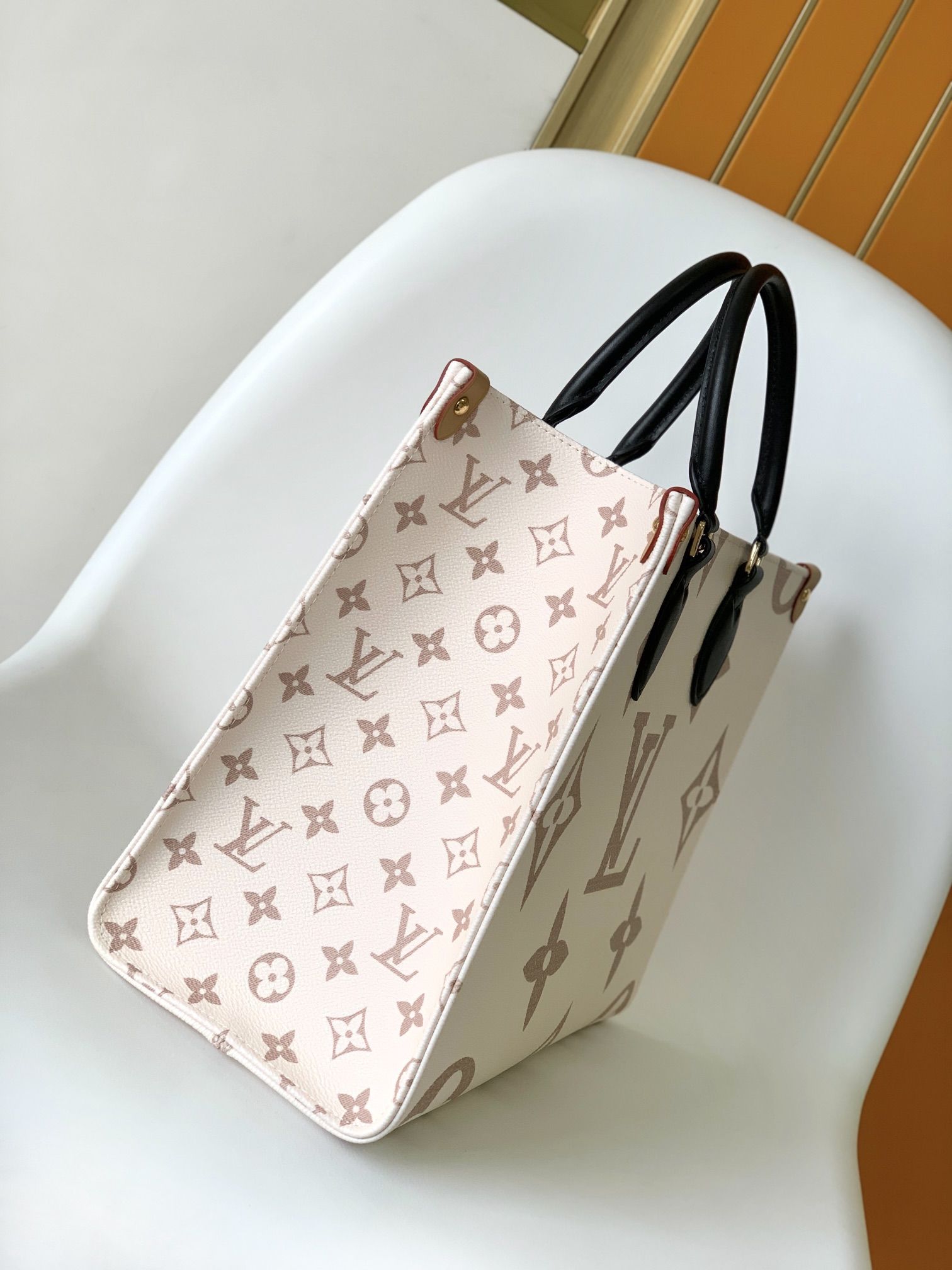 Louis Vuitton OnTheGo MM Monogram Canvas Women's Handbags M46912