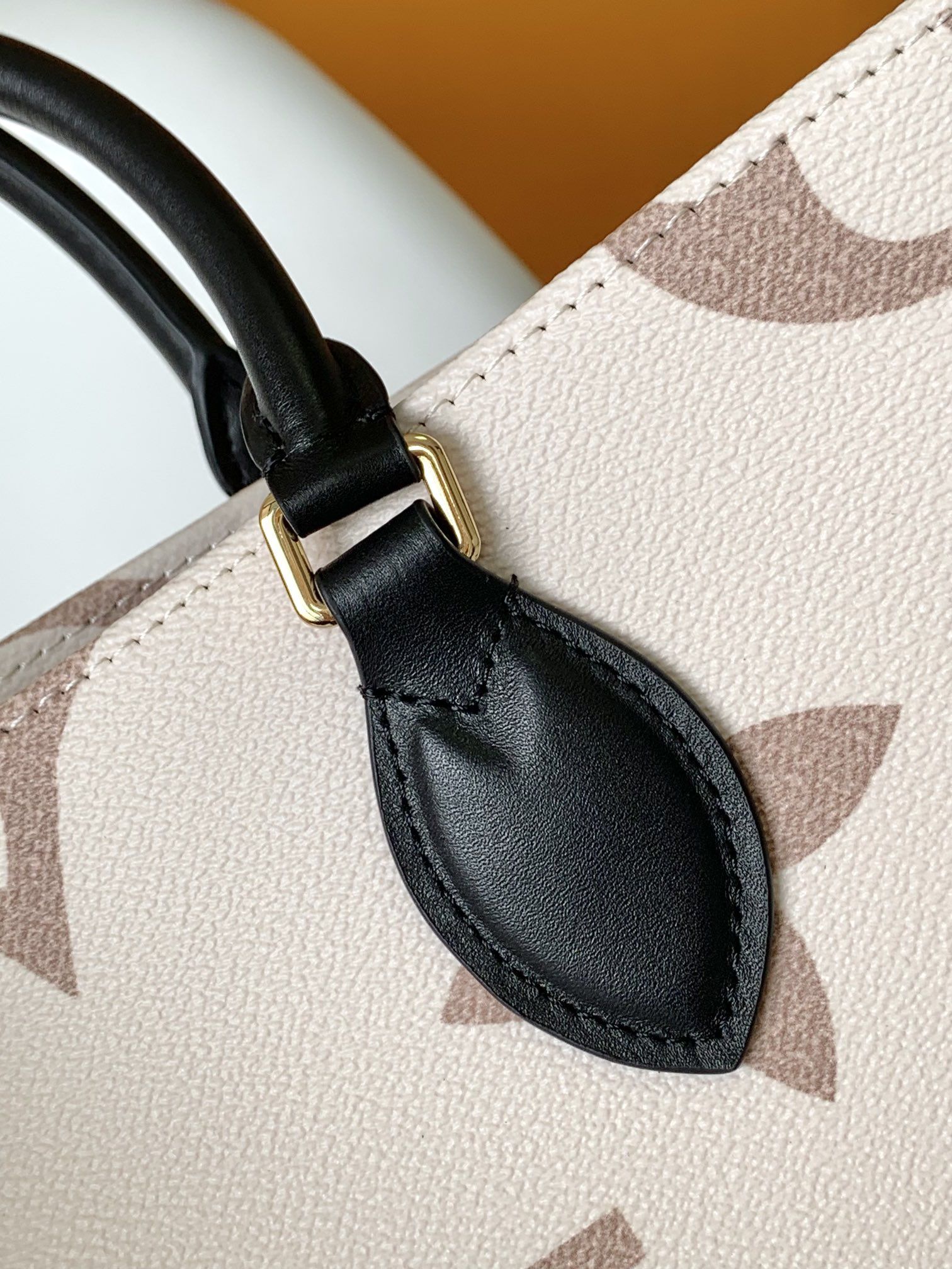 Louis Vuitton OnTheGo MM Monogram Canvas Women's Handbags M46912