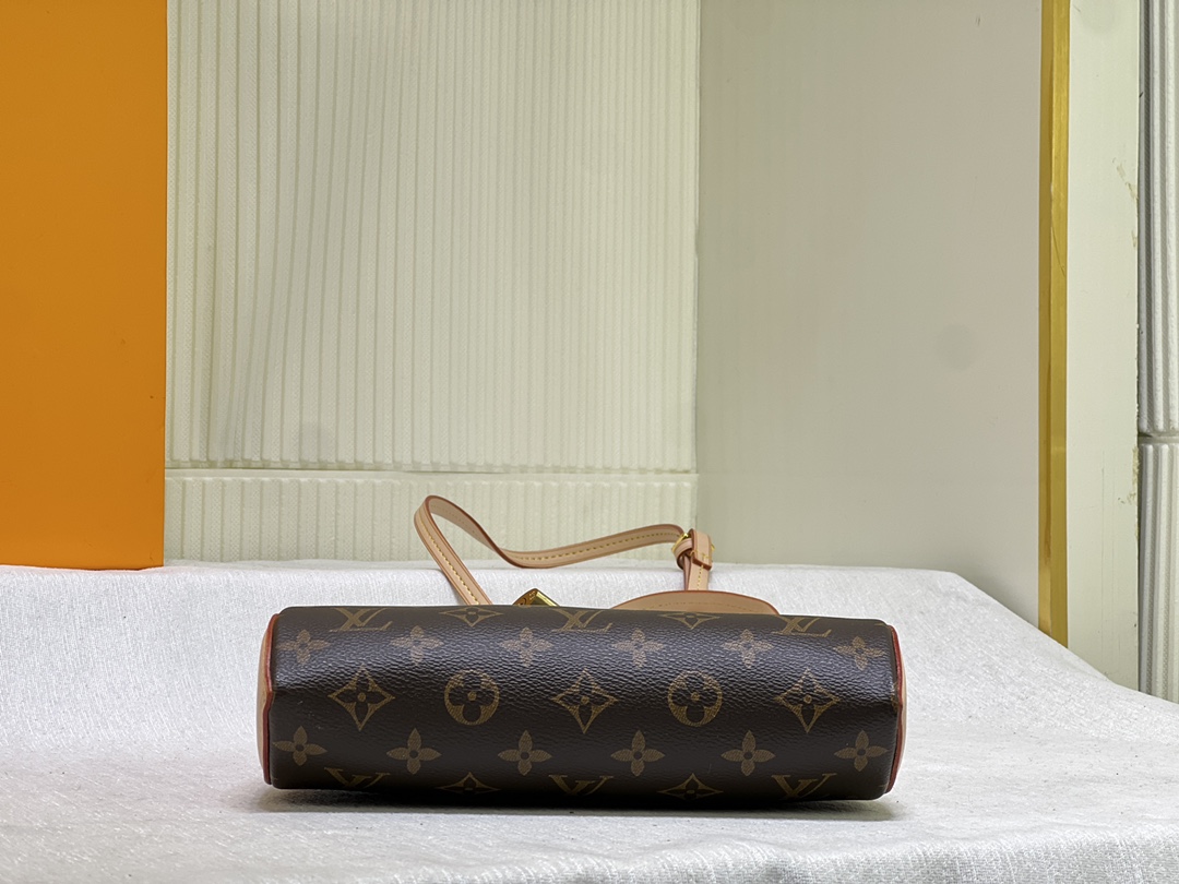 Louis Vuitton Pochette Tirette Monogram Canvas Handbag