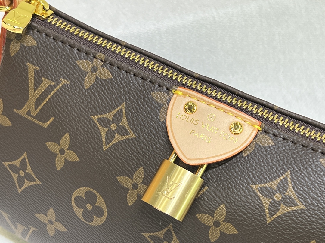 Louis Vuitton Pochette Tirette Monogram Canvas Handbag