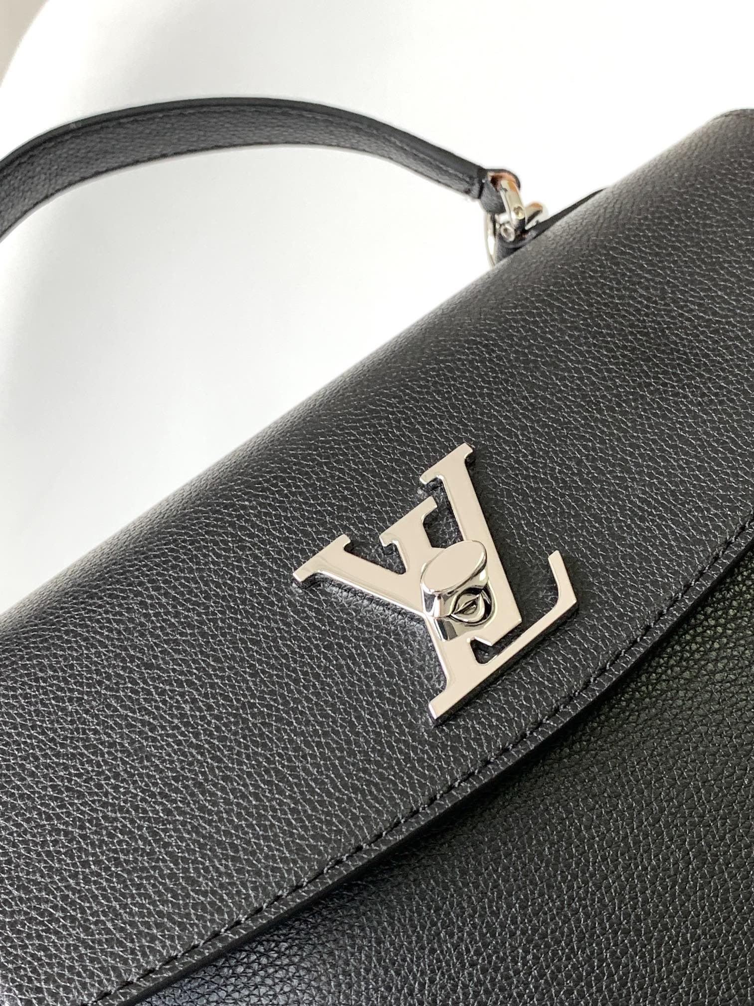 Louis Vuitton Lockme Ever Lockme Leather Women's Handbags M51395