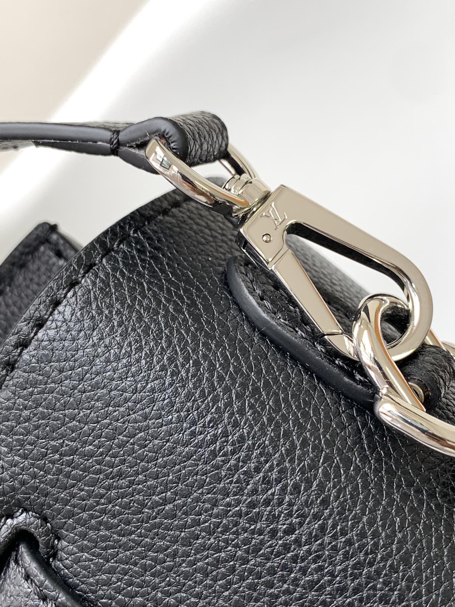 Louis Vuitton Lockme Ever Lockme Leather Women's Handbags M51395