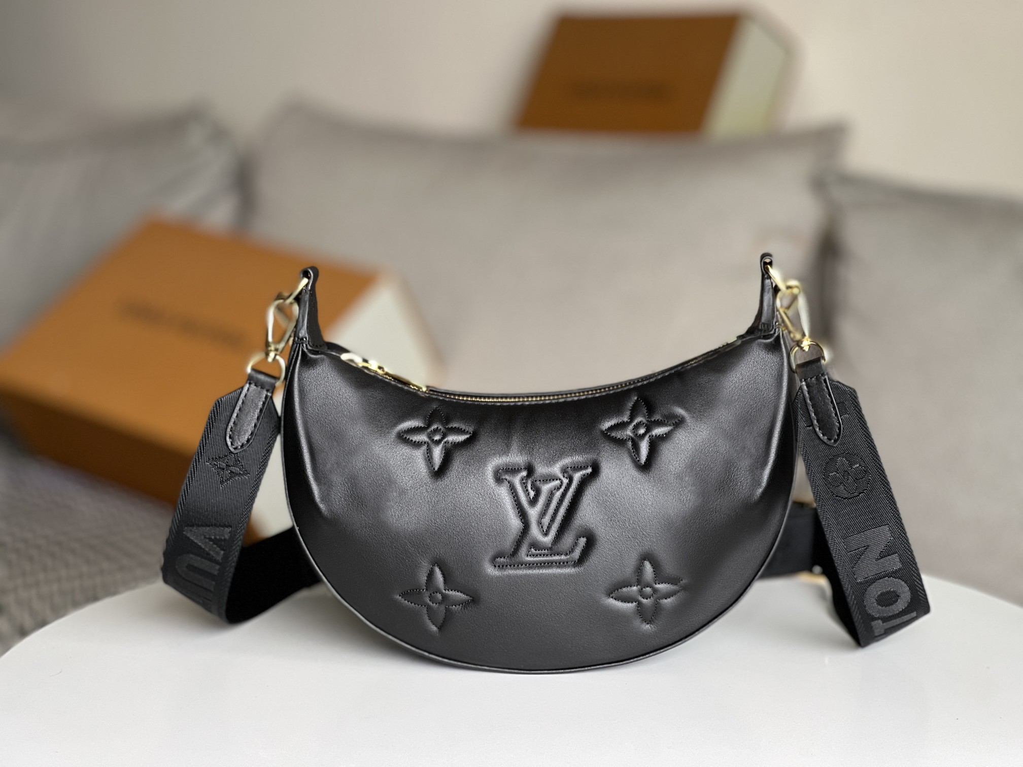 Louis Vuitton Over The Moon Bubblegram Leather Women's Handbags M59799