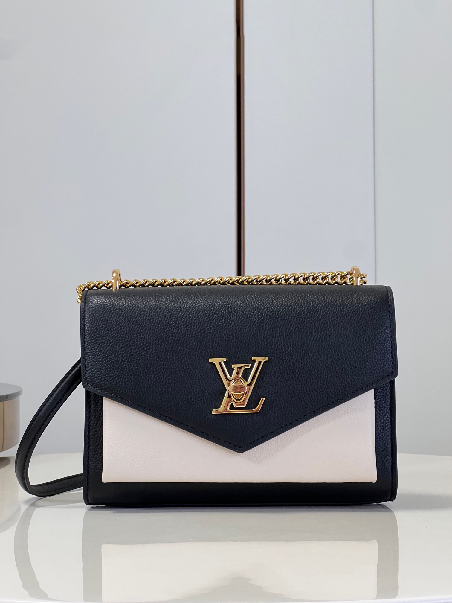 Louis Vuitton MyLockMe Chain Bag Lockme Leather Women's Handbags M82121