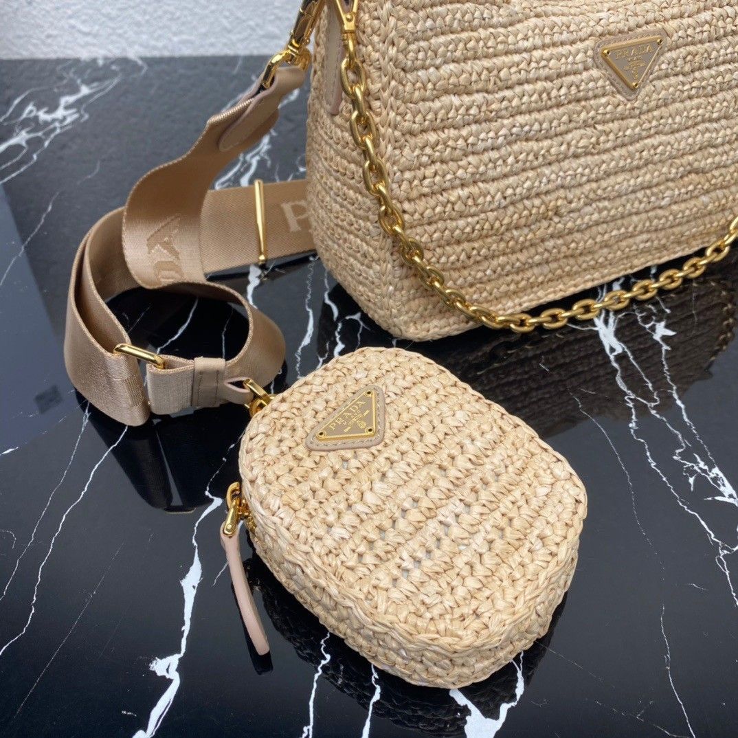 Prada Re-Edition 2005 Shoulder Bag In Beige Raffia