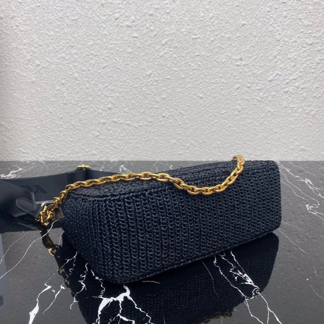 Prada Re-Edition 2005 Shoulder Bag In Black Raffia