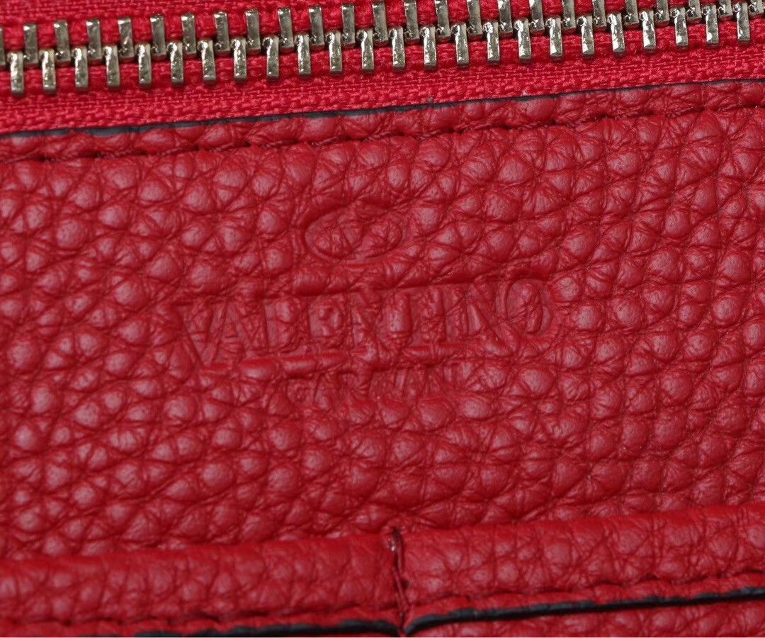 Valentino Rockstud Medium Tote In Red Grained Leather