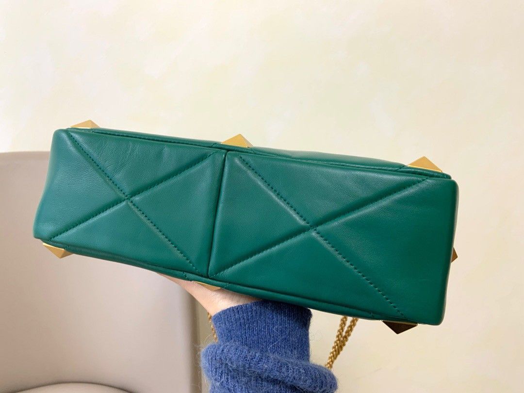 Valentino Roman Stud Large Chain Bag In Green Nappa Leather